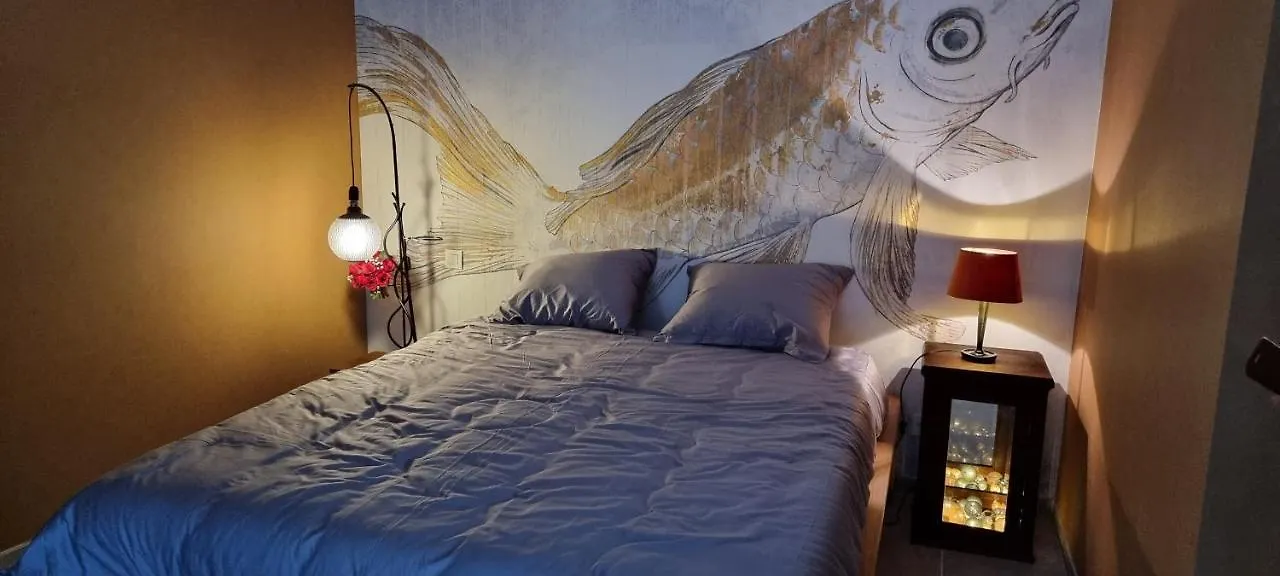 Logies La Chevre Folle - Lodging & Cooking In Style With Shared Kitchen Ostend Bed & Breakfast